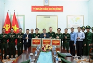PM visits residents, armed forces in Thanh Hoa